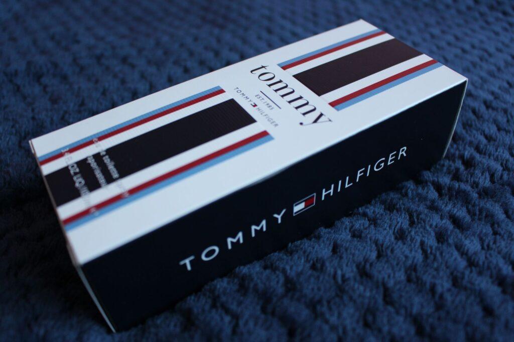 Tommy, Tommy Hilfiger – protřepat a nastříkat