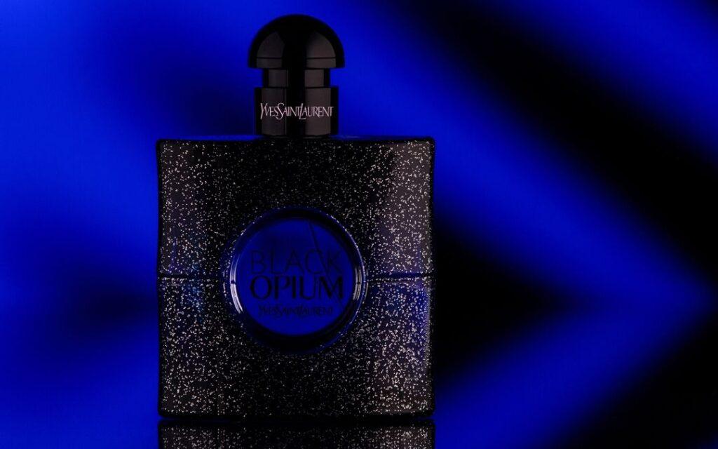 Královna nebe Yves Saint Laurent Black Opium Intense